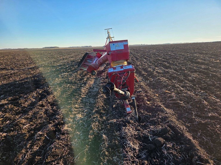 westfield-10”-x-83’-auger-with-swing-hopper,-16”-tires,-works-good,-used-fall-of-‘25-image-7