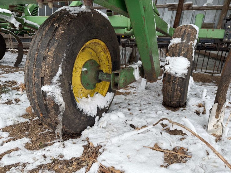 john-deere-17-image-19