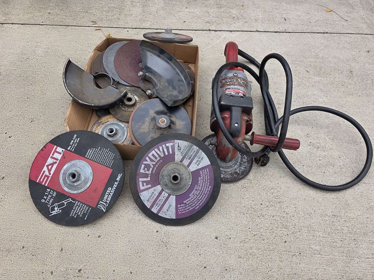 milwaukee-9”-heavy-duty-sander/grinder-with-extra-misc-wheels-image-2