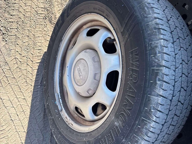 2018-ford-f-150-4x4-crew-cab-pickup-truck-image-27