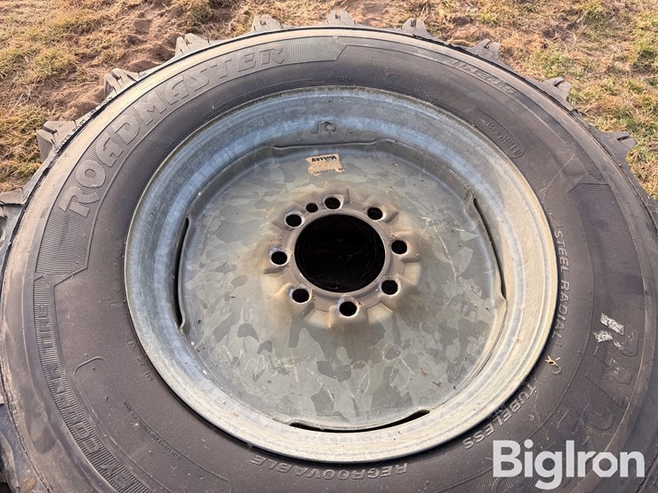 11r24.5-tires-on-valley-pivot-rims-image-6