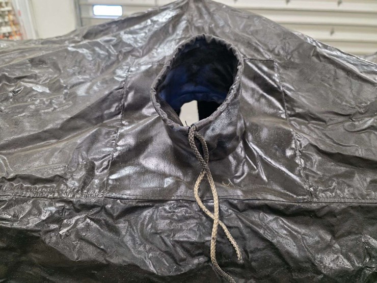 like-a-mankato-portable-fish-house,-4’-x-6’,-1-fishing-and-1-spear-hole-with-furnace-vent-image-11