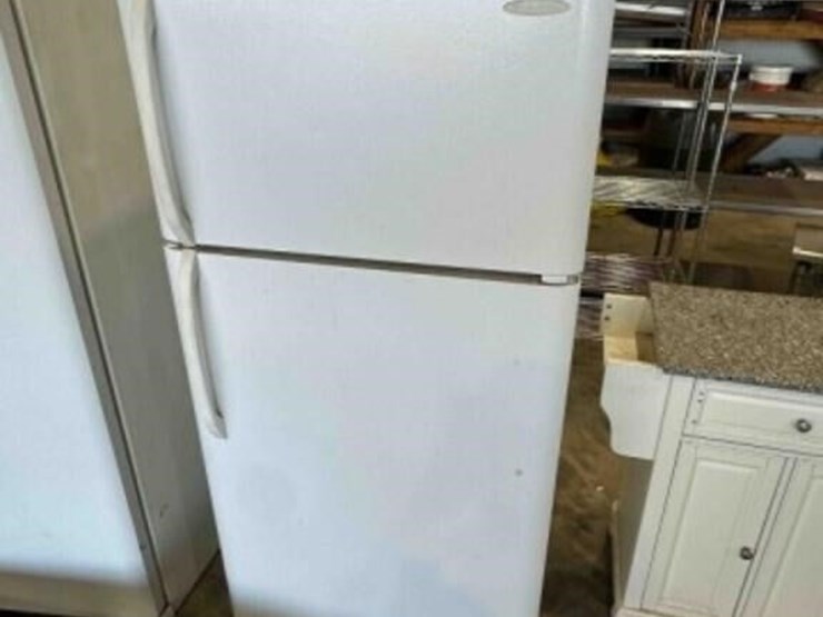 frigidaire-refrigerator/freezer-powers-on-image-1