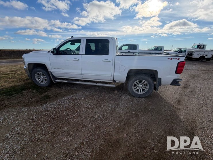 2017-chevrolet-1500-image-12