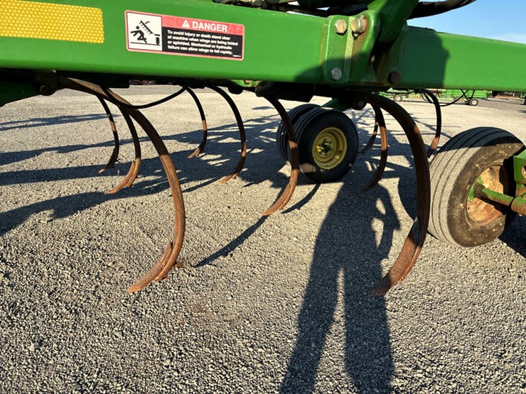 john-deere-2410-image-14