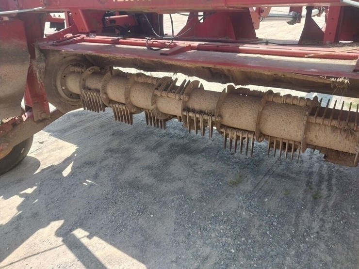 new-holland-1442-image-5