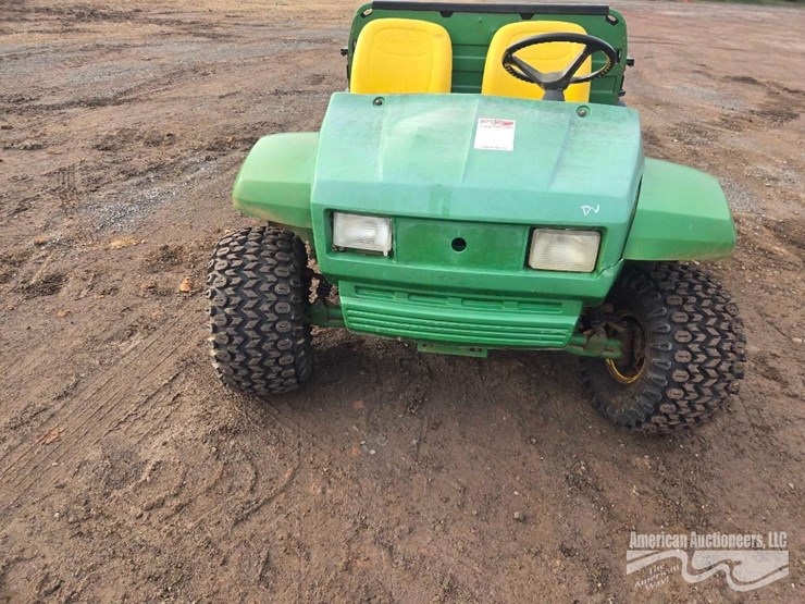 john-deere-turf-gator-image-2