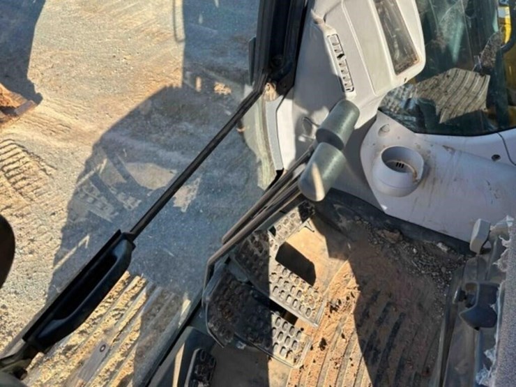 2023-john-deere-210p-excavator-image-25