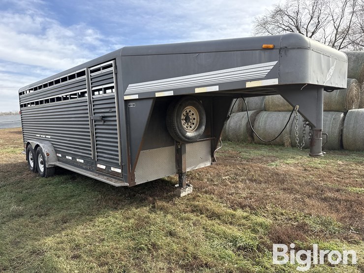 2003-featherlite-5320-gooseneck-livestock-trailer-image-3