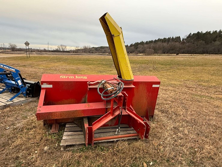 farm-king-8’-snowblower,-dual-augers,-540-pto,-3pt-hookup,-hydraulic-spout-image-2