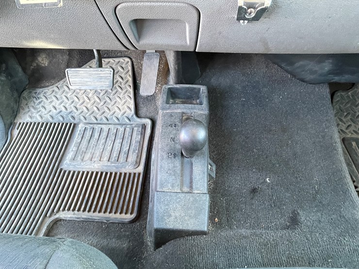 #1127-•-2013-chevrolet-silverado-pickup-truck-(has-mn-title)-image-34