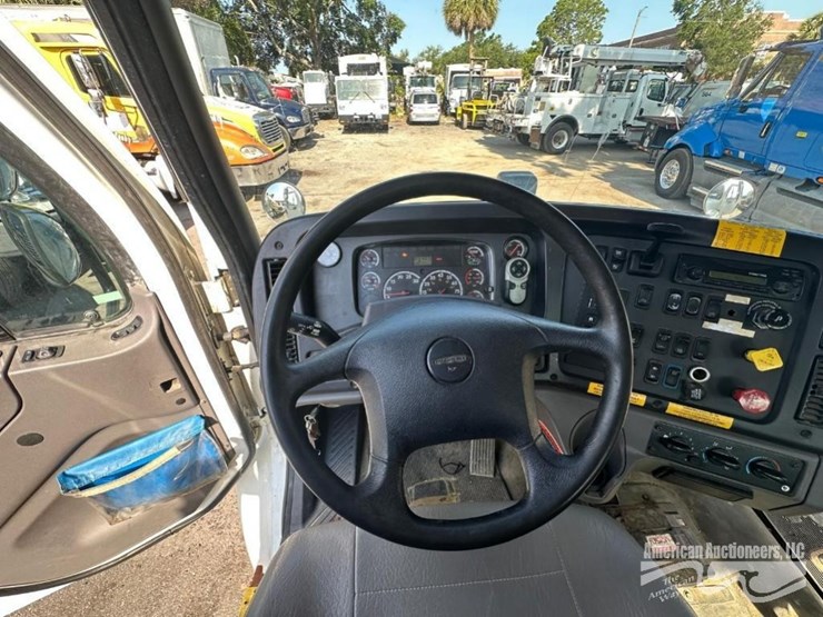 freightliner-m2-106-image-9