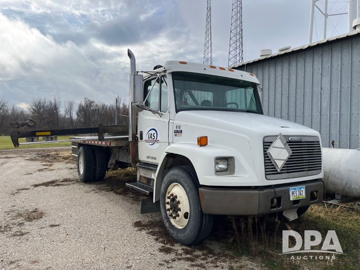 1999-freightliner-fl70-image-3