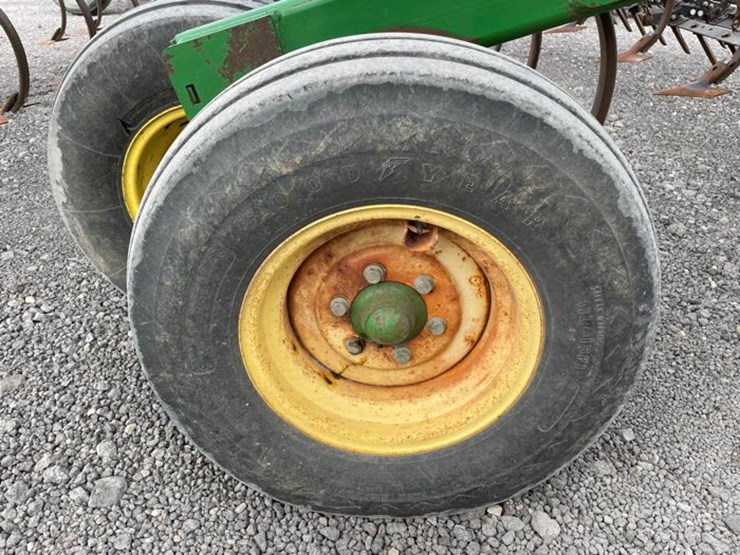 john-deere-2210-image-34