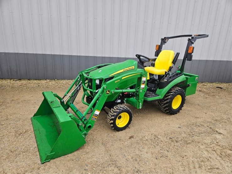 john-deere-1025-image-1