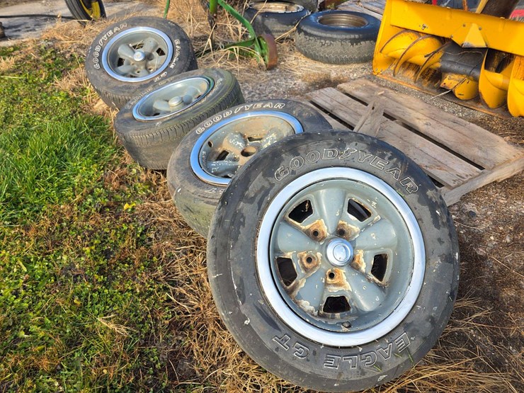 (4)-mid-70’s-chevrolet-rally-wheels,-missing-1-center-cap,-all-trim-rings-are-there,-buying-all-for-image-3