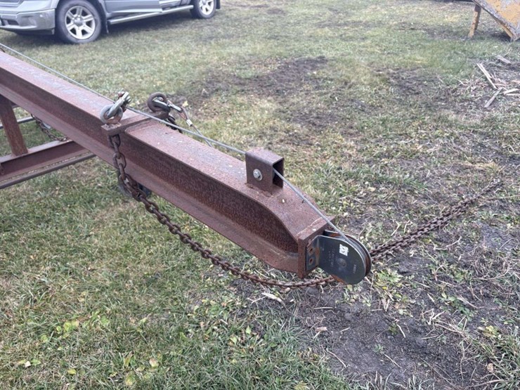 winch-boom,-with-12v-2000#-winch,-chains,-on-castor-wheels,-(tires-need-to-be-replaced)-image-13