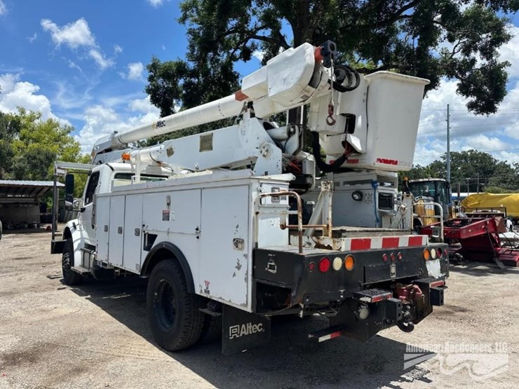 2013-freightliner-m2-106-image-5