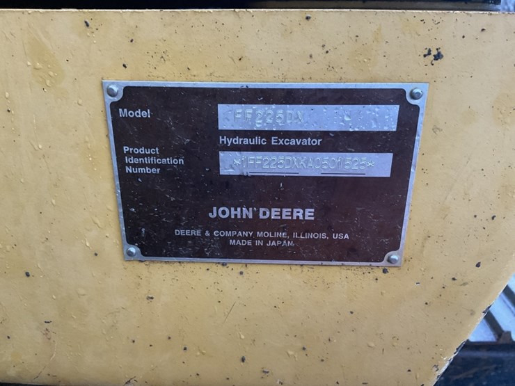 deere-225d-lc-image-9