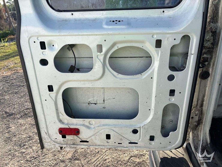 2011-ford-cargo-image-19