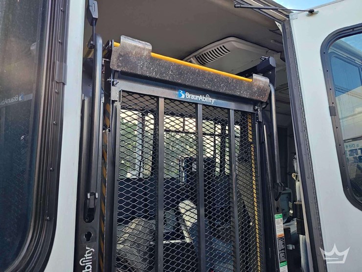 2017-ford-e450-image-15