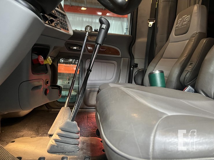 2007-peterbilt-379-image-14