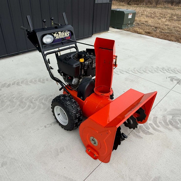 Ariens 1128 Walk Behind Snowblower, 11hp, 28” Width, 2 Stage, Electric Start, Hand Warmers, Fully Se