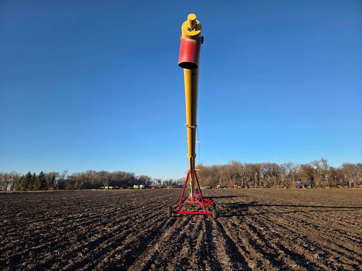 westfield-10”-x-83’-auger-with-swing-hopper,-16”-tires,-works-good,-used-fall-of-‘25-image-16