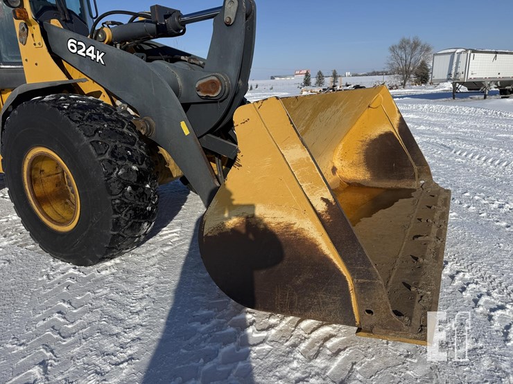 2011-deere-624k-image-2