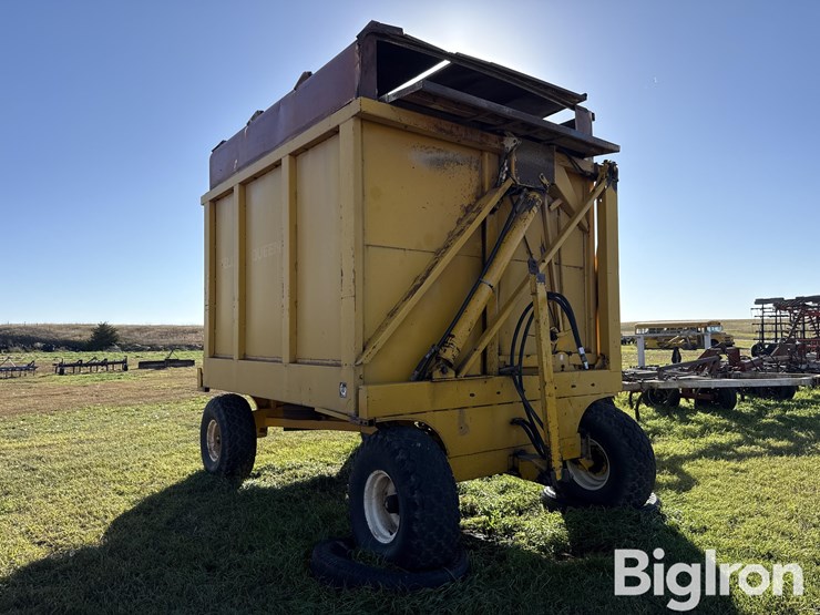 field-queen-inc-1408-forage-dump-wagon-image-3