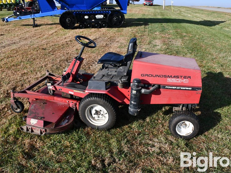 toro-groundmaster-223-d-riding-lawn-mower-image-8