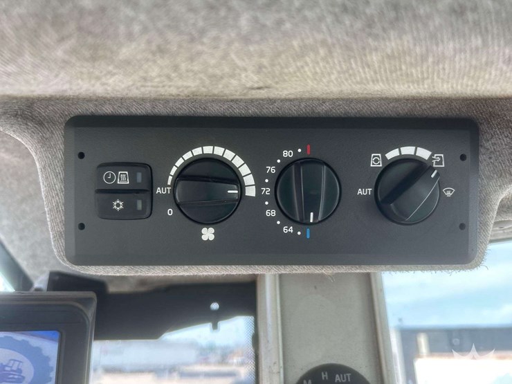 2014-volvo-l60g-image-18