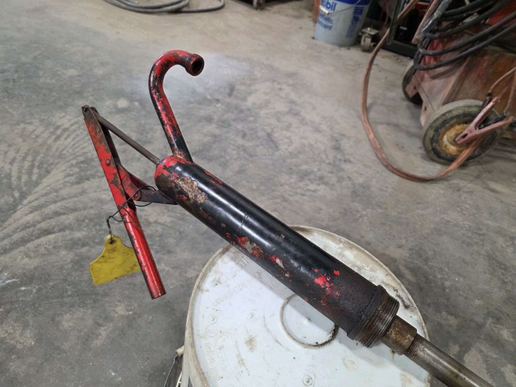 oil-barrel-hand-pump-image-4