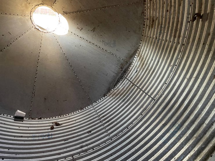 #114501-•-bulk-feed-bin-image-6