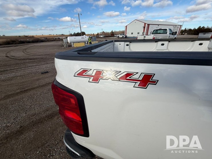 2017-chevrolet-1500-image-30