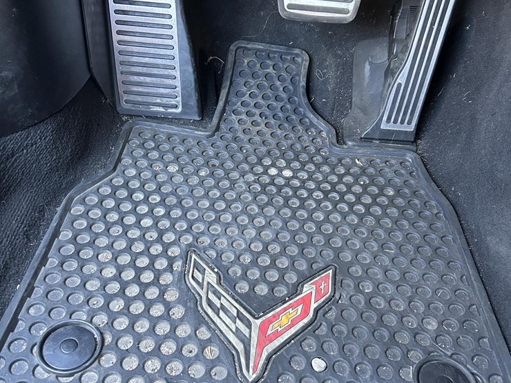 2021-chevrolet-corvette-image-27