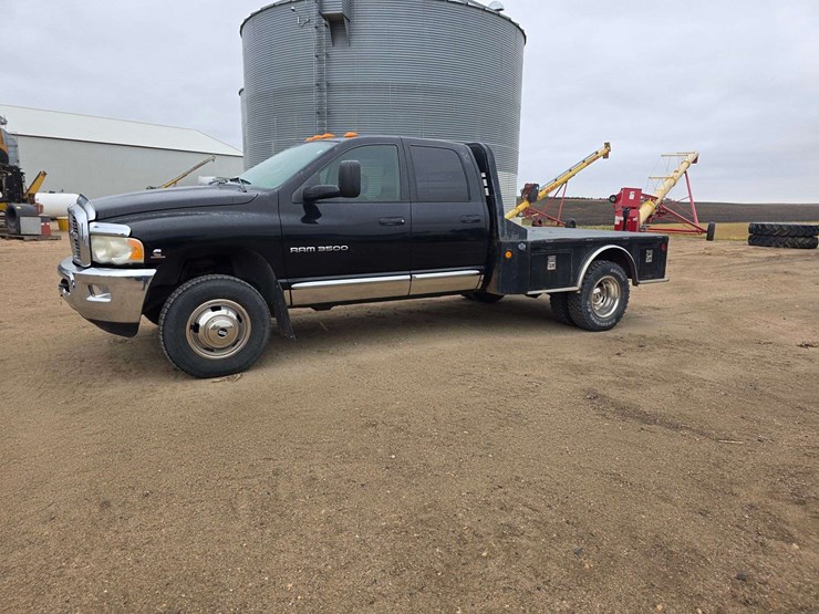 2005-dodge-ram-3500-image-18