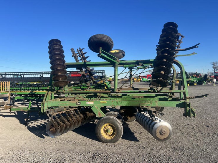 john-deere-235-image-9