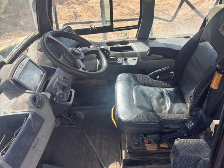 caterpillar-745-image-5