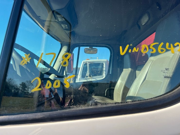 05-freightliner,-m2,-20’johnny-gregory-dump-grain-body,-5’-sides,-image-27