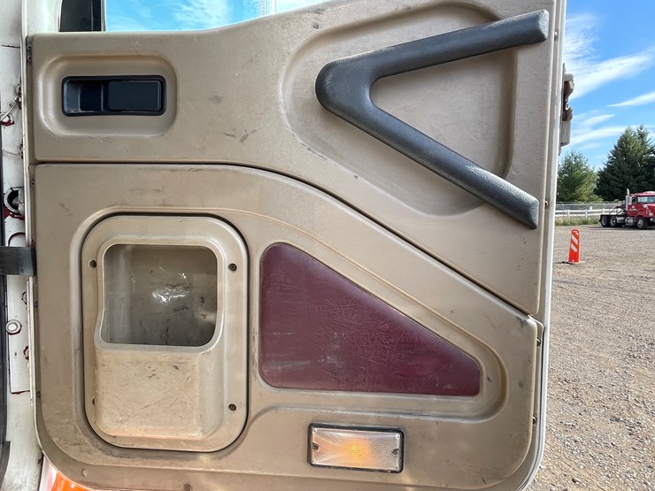 #1000-•-2007-international-transport-truck-tractor-(has-mn-title)-image-36