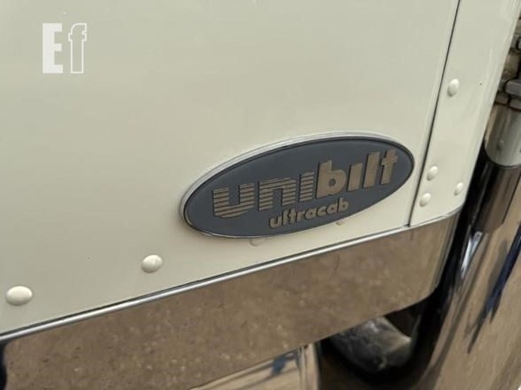 2002-peterbilt-379-image-28