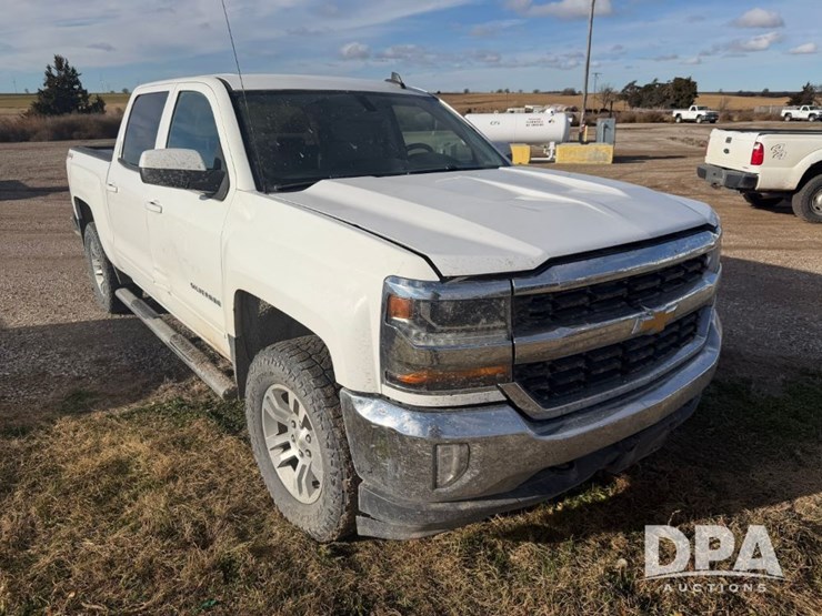 2017-chevrolet-1500-image-3