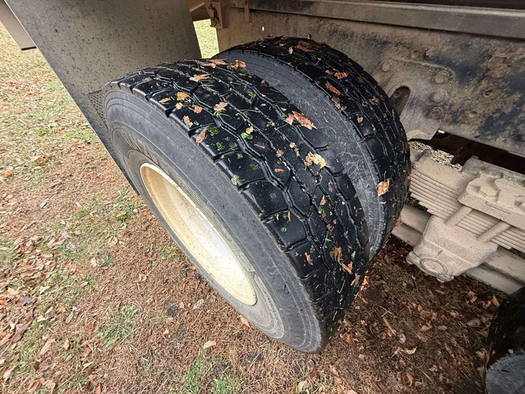 2004-international-durastar-4400-image-22