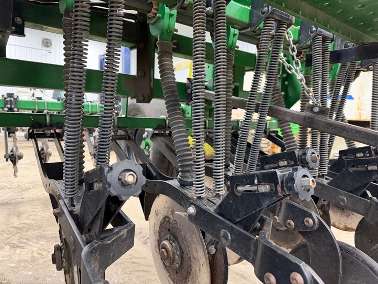 great-plains-20’-grain-drill,-10”-spacing,-3pt-converted-into-a-pull-type,-has-markers,-front-coulte-image-29