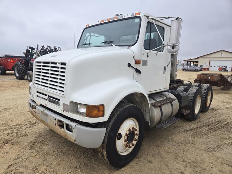 2000-international-8100-image-1