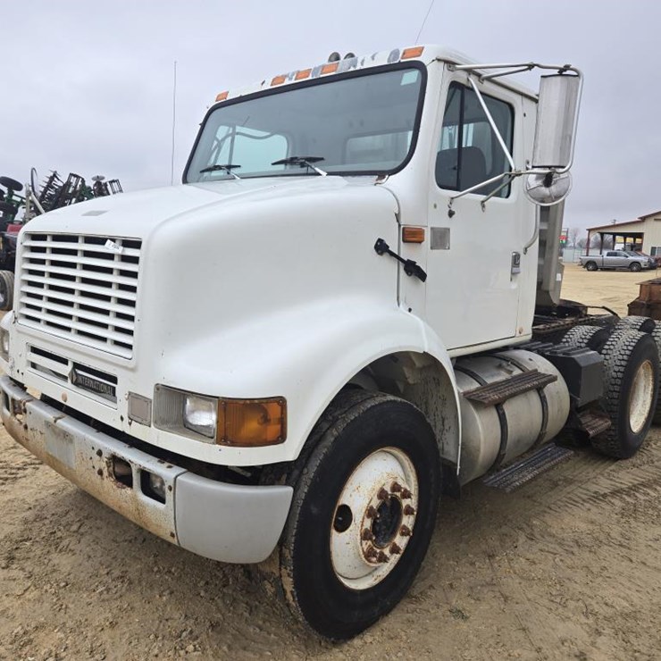 2000 INTERNATIONAL 8100