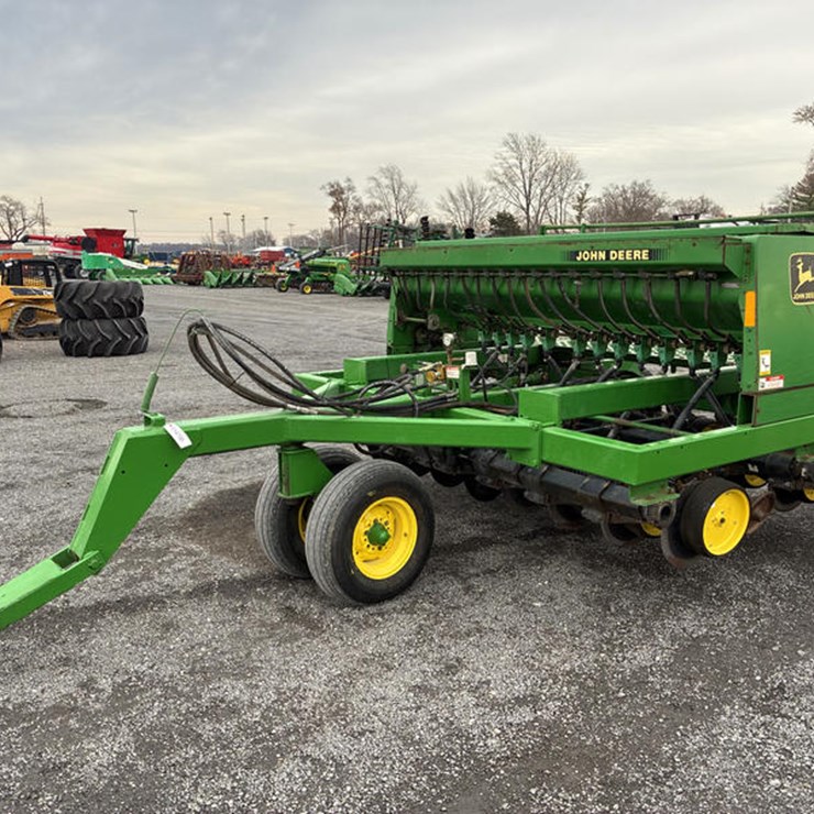 JOHN DEERE 750