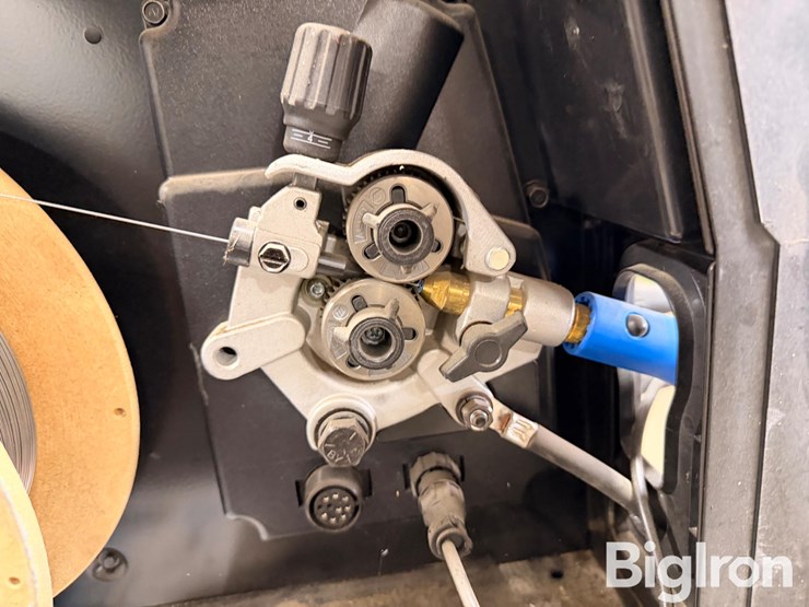 miller-millermatic-225-portable-mig-welder-image-11