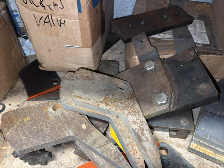 #170-•-contents-of-shelf-four*-image-3